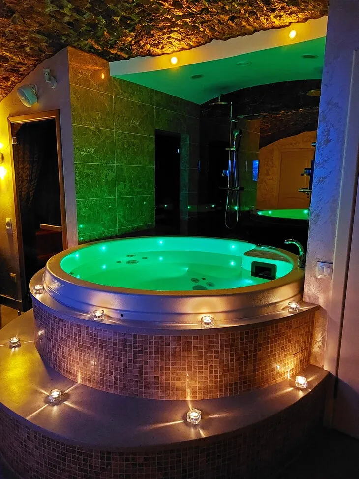 Джакузи в отеле "Genesis Hotel" в Санкт-Петербурге 