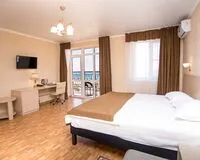 Пятиместный номер с балконом. Отель Отель Alfa Summer Анапа