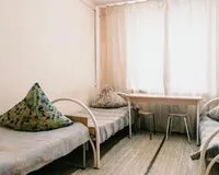 Кровать в общем 3-местном номере. Хостел Хостел ЭкоСтройСервис Новый Уренгой