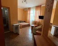 Трехместный номер с балконом. Гостевой дом Гостевой дом Каролина Сочи