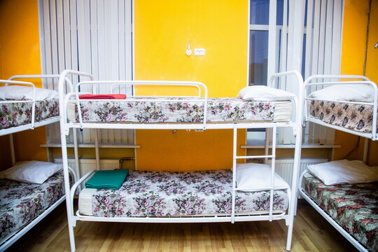Кровать в общем 8-местном номере для мужчин