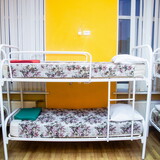 Кровать в общем 8-местном номере для мужчин