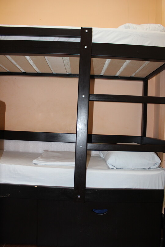 Кровать в общем 10-местном номере для женщин