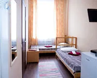 Двухместный номер с 2 кроватями, душем и туалетом. Хостел Хостел Гавань Бауманская Москва