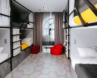 Кровать в общем 8-местном номере для мужчин. Хостел Poshtel Vdali Екатеринбург