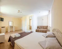 Трехместный номер с душем и туалетом. Гостевой дом Гостевой дом Sunny beach Анапа