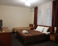 Трехместный номер с душем и туалетом. Отель Отель Laguna Plus посёлок Утёс