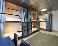 Кровать в общем 10-местном номере для мужчин. Хостел Хостел Артист на Казанском Москва
