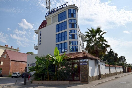 Отель Avallon