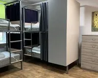 Кровать в общем 10-местном номере для мужчин. Хостел Хостел Есенин Москва