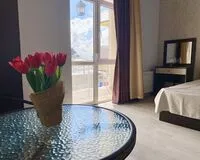 Семейный номер с балконом. Отель Апарт-отель Red Rose посёлок городского типа Сириус