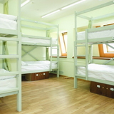Кровать в общем 10-местном номере для женщин