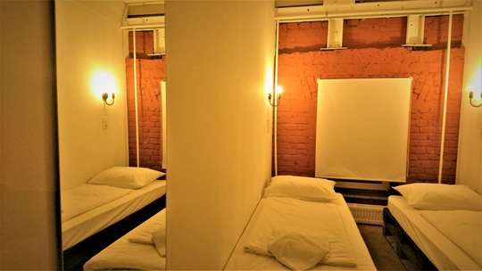 Двухместный номер с 2 кроватями, общим душем и туалетом