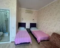 Двухместный номер с 2 кроватями, душем и туалетом. Гостевой дом Гостевой дом на Херсонской Геленджик