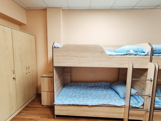 Кровать в общем 6-местном номере для мужчин