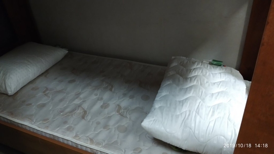 Кровать в общем 8-местном номере для женщин