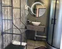 Четырехместный номер «Люкс» Гостиница Гостиница Гостиный Двор Вдохновение посёлок Хужир Забронируй по своей цене!