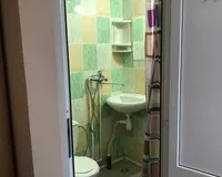 Трехместный номер с душем и туалетом Гостевой дом Гостевой дом Аура село Витязево без звезд