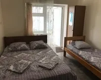 Трехместный номер с душем и туалетом Гостевой дом Гостевой дом Аура село Витязево новый объект без отзывов