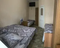 Четырехместный номер с душем и туалетом Гостевой дом Гостевой дом Аура село Витязево без звезд