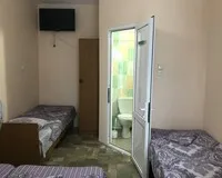 Четырехместный номер с душем и туалетом Гостевой дом Гостевой дом Аура село Витязево Забронируй по своей цене!