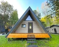Дом/коттедж 2 спальни База отдыха База отдыха Les Holidays A-Frame №5 деревня Красный Огорок новый объект Забронируй по своей цене! 5% скидка по промокоду!