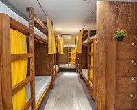 Кровать в общем 10-местном номере для мужчин Хостел Хостел Море Владивосток Забронируй по своей цене!