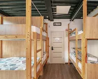 Кровать в общем 14-местном номере для мужчин Мини-отель Мини-отель Облака Хостел и номера Владивосток Забронируй по своей цене!