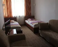 Трехместный номер с душем и туалетом Гостиница Гостиница Неман Дом Дружбы Неман без звезд