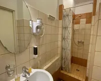 Двухместный номер с душем и туалетом Хостел Кино Хостел на Выборгской Санкт-Петербург 644 м от метро Выборгская