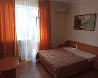 Трехместный номер с балконом Гостевой дом Гостевой дом Каролина Сочи без звезд