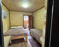 Трехместный номер с душем и туалетом База отдыха Гостевые домики Огонёк село Архыз без звезд