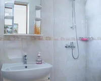 Трехместный номер с душем и туалетом Гостевой дом Гостевой дом На Круче Геленджик Геленджик без звезд без отзывов Забронируй по своей цене!