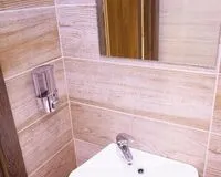 Двухместный номер с 2 кроватями, душем и туалетом Хостел Хостел Рабисон Хостел Омск без звезд новый объект