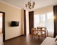 Двухкомнатный номер с балконом Бутик-отель Бутик-отель Alpen House Геленджик без отзывов