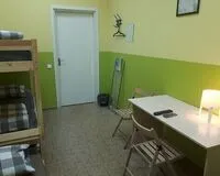 Трехместный номер с общим душем и туалетом Отель Мини-отель Геркулес Санкт-Петербург рейтинг 4.6