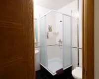 Четырехместный номер с душем и туалетом Мини-отель Мини-отель Pushkinskaya 8 Mini Hotel Санкт-Петербург метро Маяковская 223 м от метро Маяковская