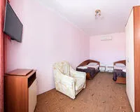 Четырехместный номер с душем и туалетом Гостевой дом Гостевой дом Sunny beach Анапа Забронируй по своей цене!