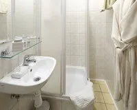 Трехместный номер с душем и туалетом Мини-отель Мини-отель Невский 150 Санкт-Петербург без звезд