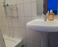 Семейный номер 3-местный с душем и туалетом Мини-отель Мини-отель Брусника Северодвинск