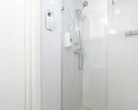 Двухместный номер с душем и туалетом Мини-отель Мини-отель Sutki Rent у Дворцовой площади Санкт-Петербург 555 м от метро Невский проспект без звезд