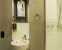 Пятиместный номер с душем и туалетом Хостел Хостел Suffix Hostel&Apartments Калининград Забронируй по своей цене!