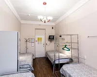 Кровать в общем 4-местном номере для мужчин Хостел Хостел Все Сезоны Санкт-Петербург Забронируй по своей цене!