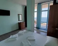 Двухместный номер «Люкс» Отель Апарт-отель Жуковка посёлок городского типа Парковое без отзывов
