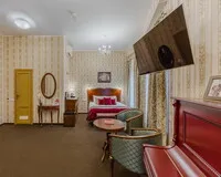 Трехместный номер «Люкс» Отель Отель Невский Берег 122 Санкт-Петербург метро Площадь Восстания