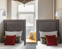 Двухместный номер с 2 кроватями, душем и туалетом Отель Отель The Watson Hotel Москва метро Бауманская